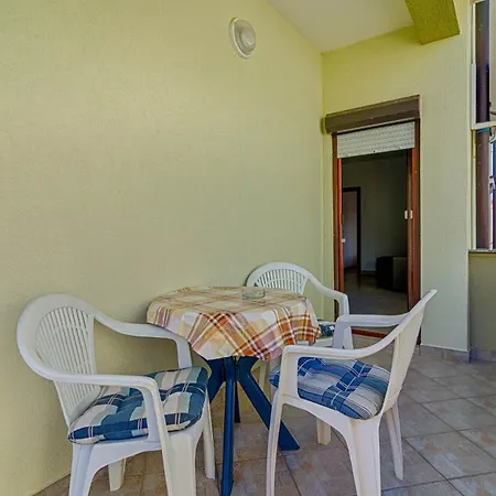 Apartment 3 *
