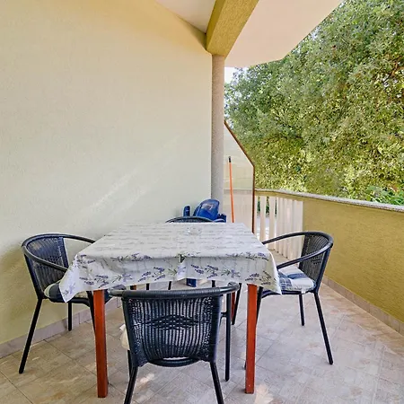 Apartment 3 *